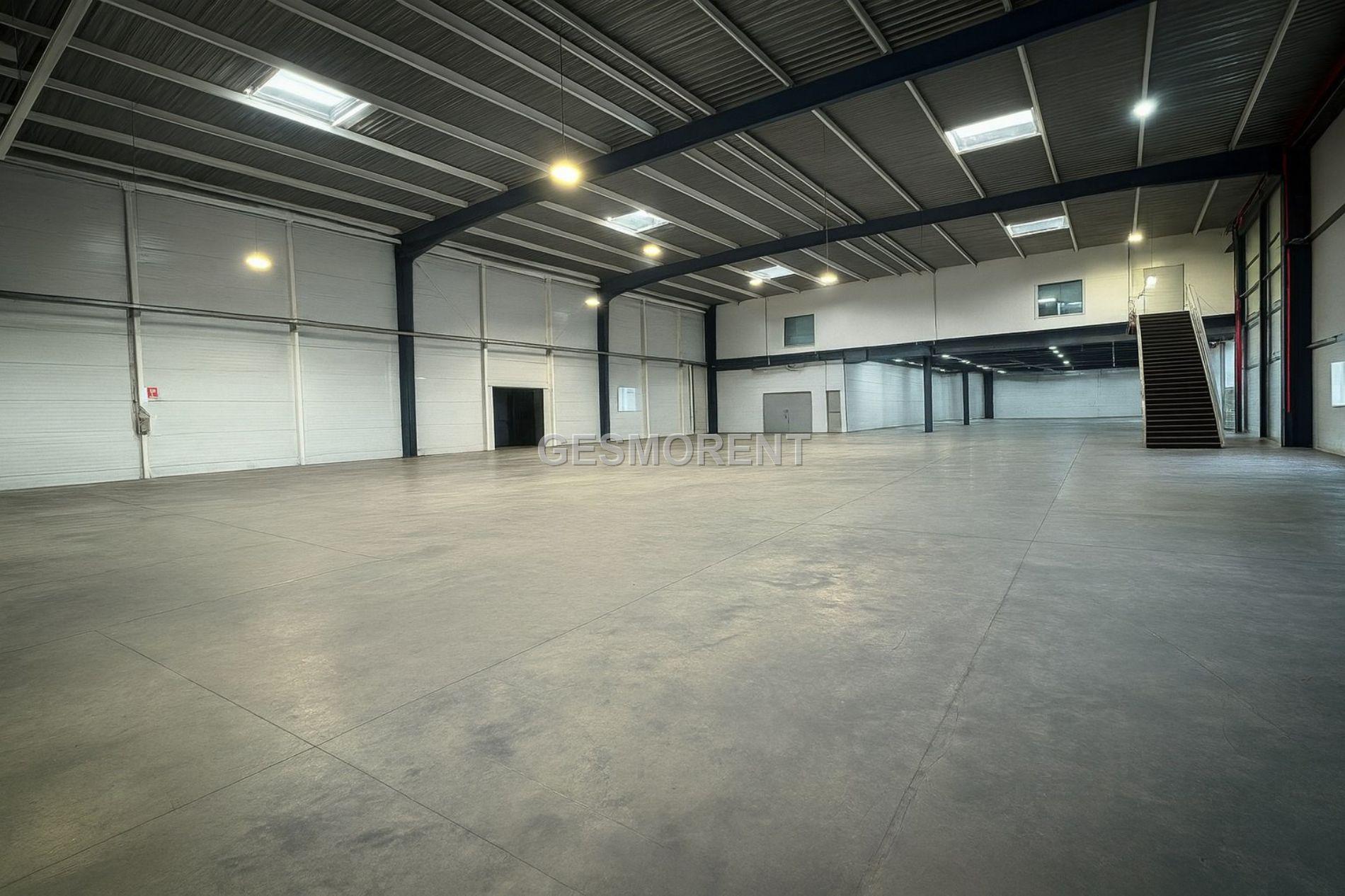 NAVE INDUSTRIAL EN VENTA EN EL POLIGONO TABAZA II, EN LOGREZANA