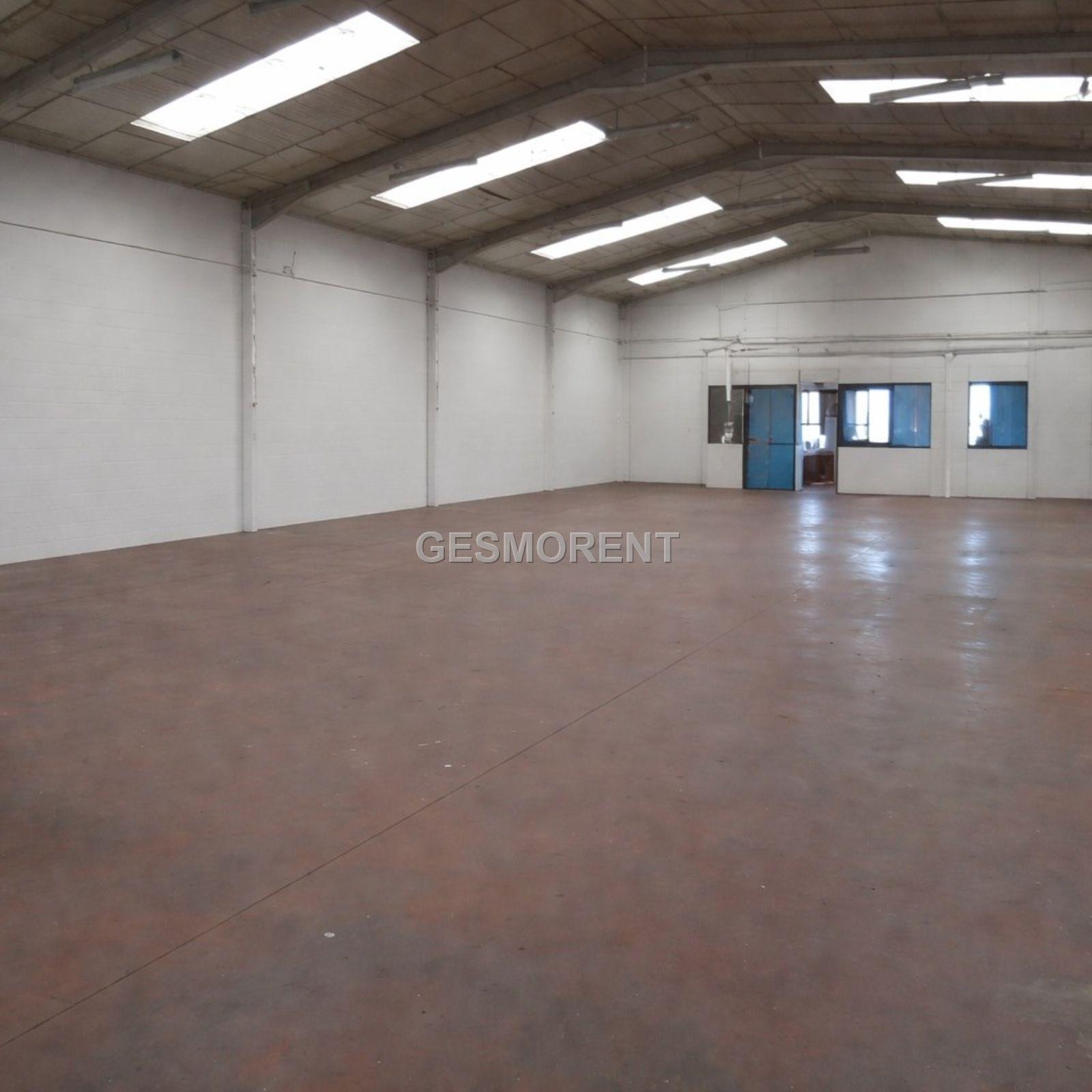 NAVE CON INQUILINO (A CORTO PLAZO) EN VENTA EN EL POLIGONO EL OLIVERAL, VALENCIA