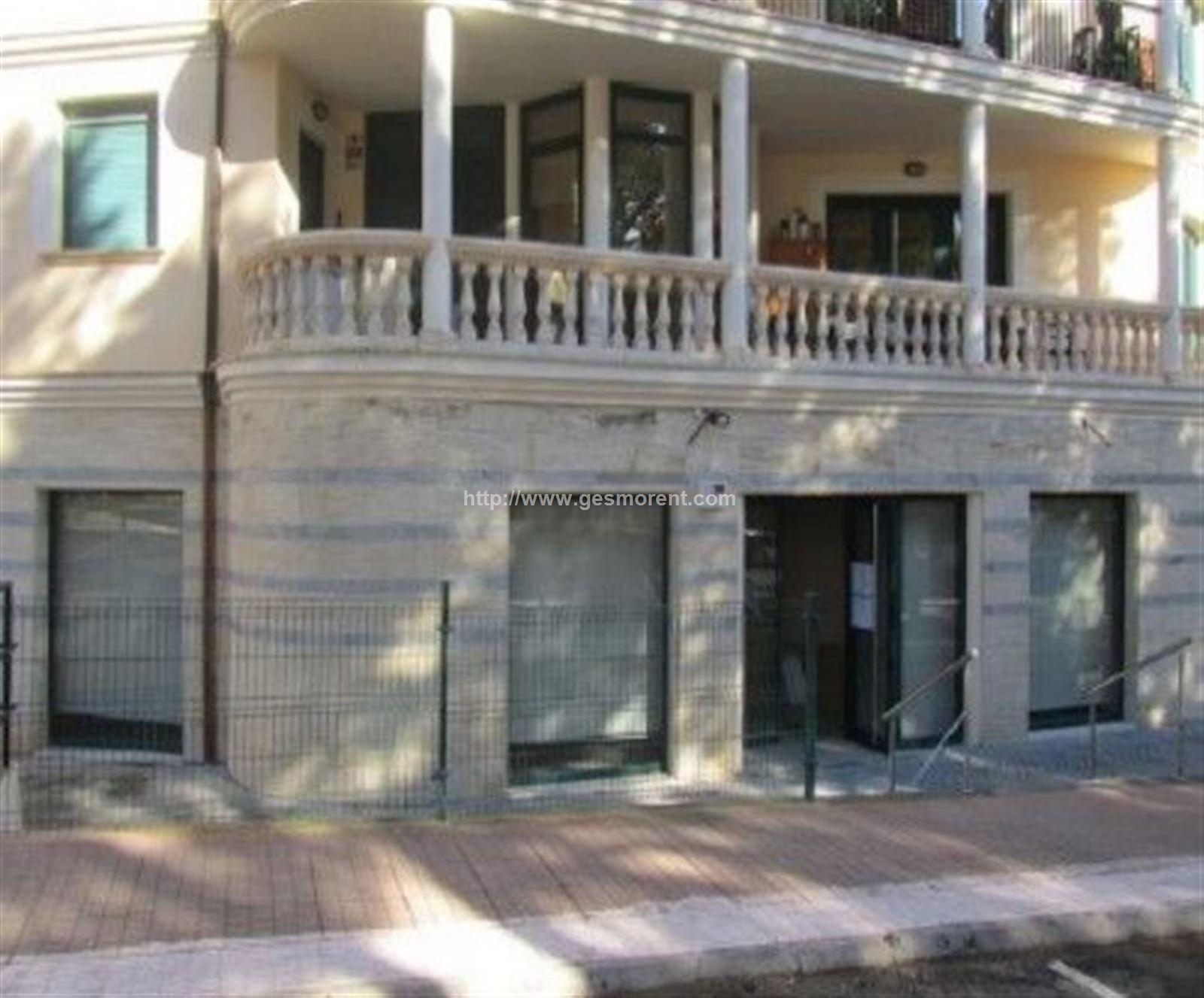 LOCAL COMERCIAL EN VENTA EN PORTOCOLOM